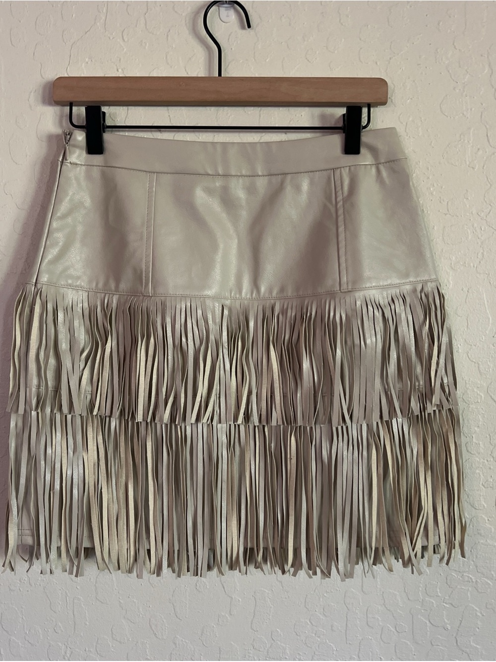 Altar’d State Faux Leather Fringe Mini Skirt Medium Cream Boho Festival Concert - Picture 6 of 8